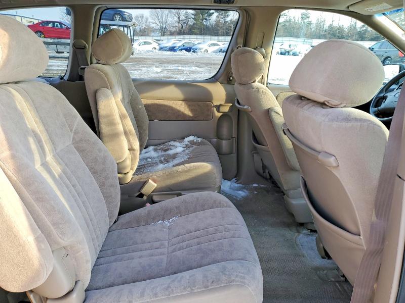Photo 11 from auction – 2002 TOYOTA SIENNA LE with VIN 4T3ZF13C32U429892