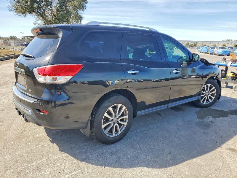 Photo 3 from auction – 2016 NISSAN PATHFINDER with VIN 5N1AR2MN4GC608975