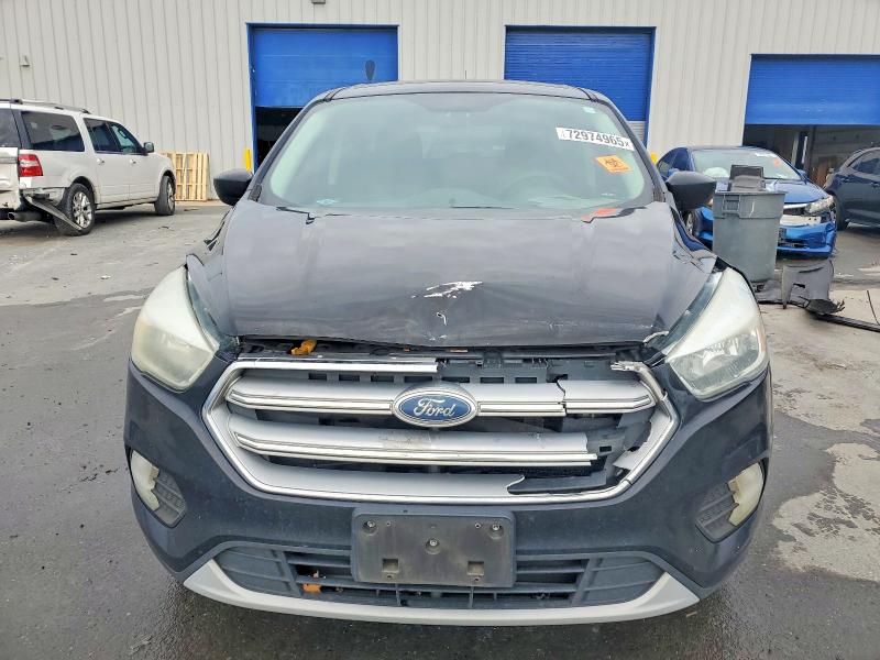 Photo 5 from auction – 2017 FORD ESCAPE SE with VIN 1FMCU0GDXHUC41896