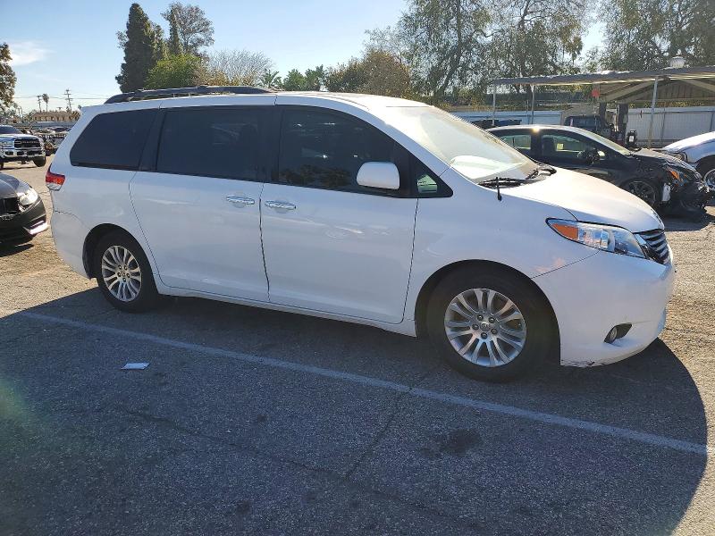 Foto 4 de la subasta – 2014 TOYOTA SIENNA con VIN 5TDYK3DCXES523209