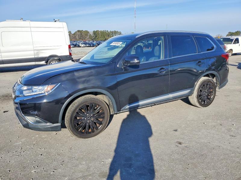 MITSUBISHI OUTLANDER 2019 with VIN JA4AD3A33KZ036213 - Photo from auction
