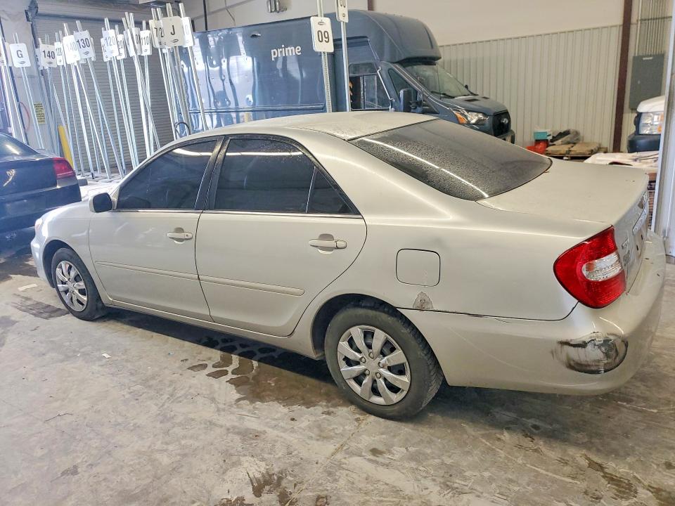 Photo 2 from auction – 2002 TOYOTA CAMRY with VIN 4T1BE32K02U002817
