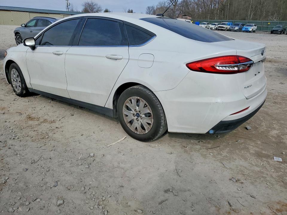 Photo 2 from auction – 2019 FORD FUSION with VIN 3FA6P0G72KR198467