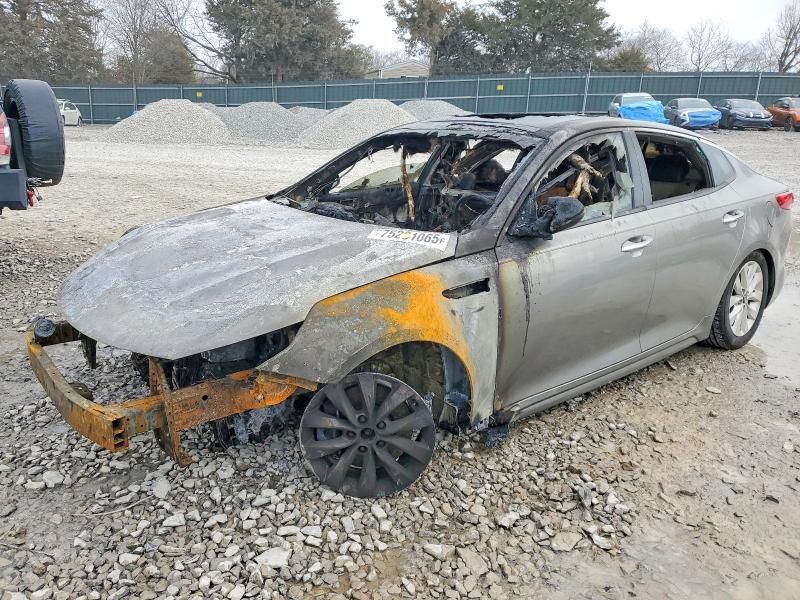 KIA OPTIMA 2017 with VIN 5XXGU4L30HG174323 - Photo from auction