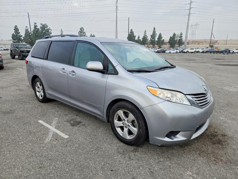 Photo 4 from auction – 2015 TOYOTA SIENNA with VIN 5TDKK3DC4FS600583