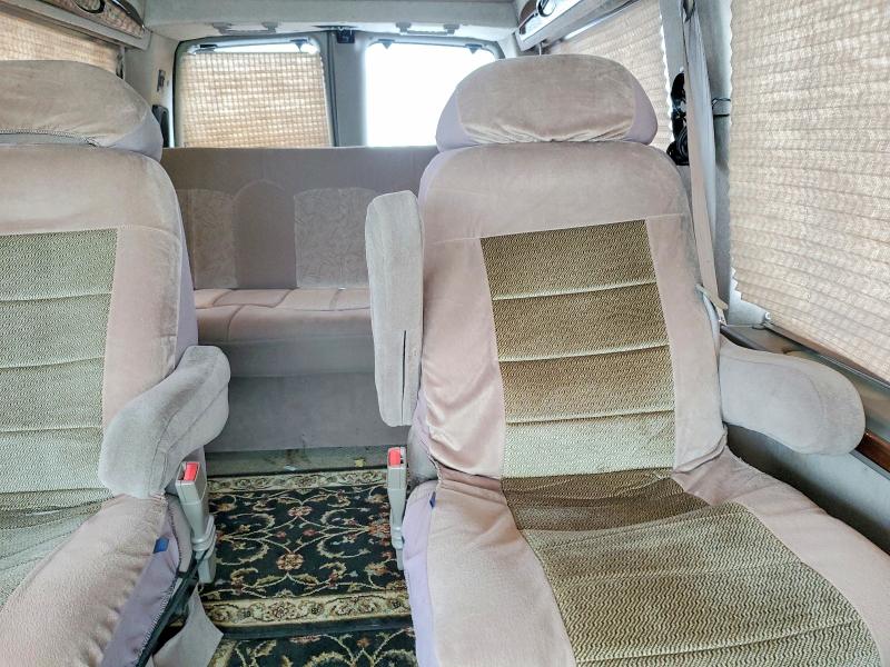 Photo 10 from auction – 2002 GMC SAVANA RV with VIN 1GDFG15R921149437