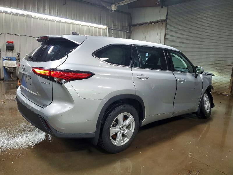 Фото 3 с аукциона – 2022 TOYOTA HIGHLANDER с VIN 5TDBBRCH1NS559280