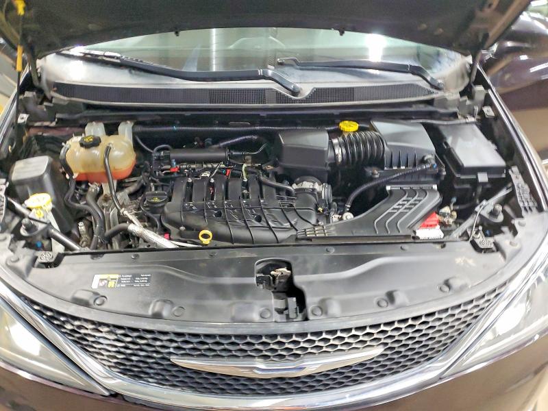 Photo 12 from auction – 2017 CHRYSLER PACIFICA with VIN 2C4RC1BG6HR703294
