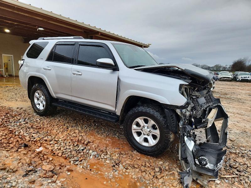 Photo 4 from auction – 2020 TOYOTA 4RUNNER SR with VIN JTEBU5JR4L5784841