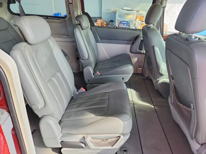 Photo 11 from auction – 2010 CHRYSLER TOWN & COU with VIN 2A4RR5D19AR150316