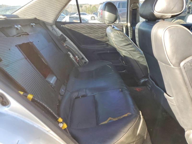 Photo 10 from auction – 2002 LEXUS IS 300 with VIN JTHBD192920047567