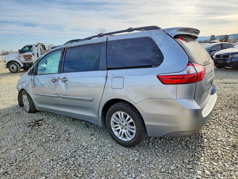 Photo 2 from auction – 2015 TOYOTA SIENNA XLE with VIN 5TDYK3DC7FS677376