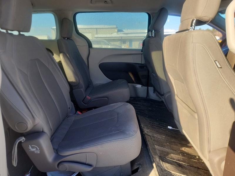 Photo 11 from auction – 2017 CHRYSLER PACIFICA L with VIN 2C4RC1CG0HR533724