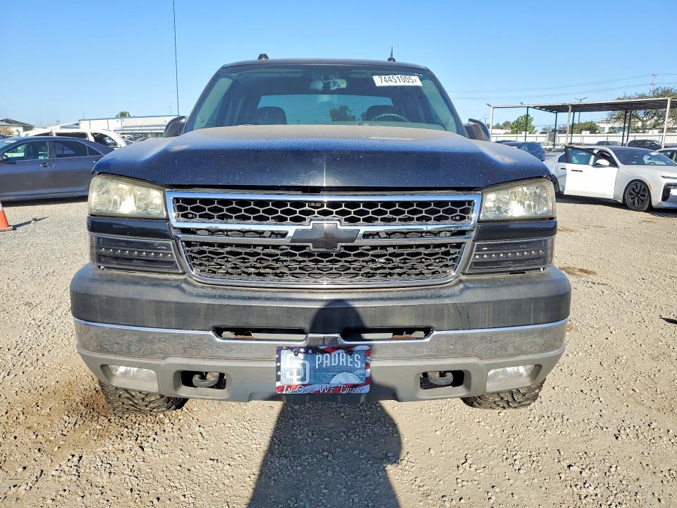 Photo 5 from auction – 2005 CHEVROLET SILVERADO with VIN 1GCHK23215F953813