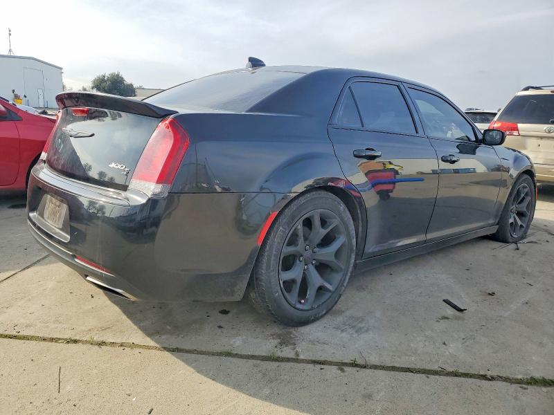 Photo 3 from auction – 2019 CHRYSLER 300 with VIN 2C3CCABG4KH585429