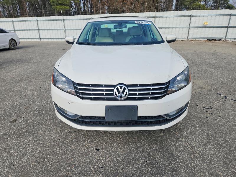 Photo 5 from auction – 2015 VOLKSWAGEN PASSAT SEL with VIN 1VWCV7A32FC003843