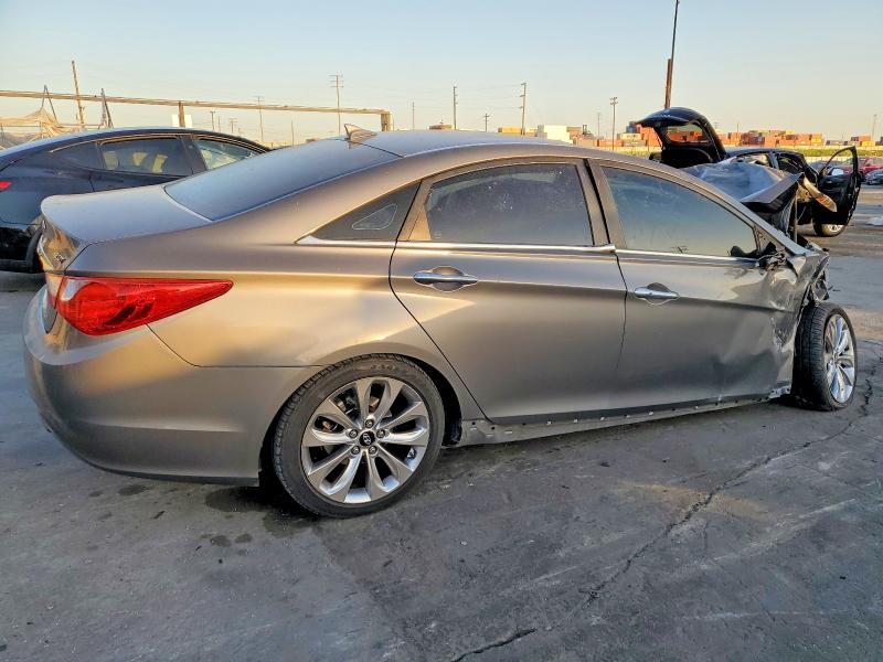 Foto 3 de la subasta – 2013 HYUNDAI SONATA SE con VIN 5NPEC4AB2DH660487