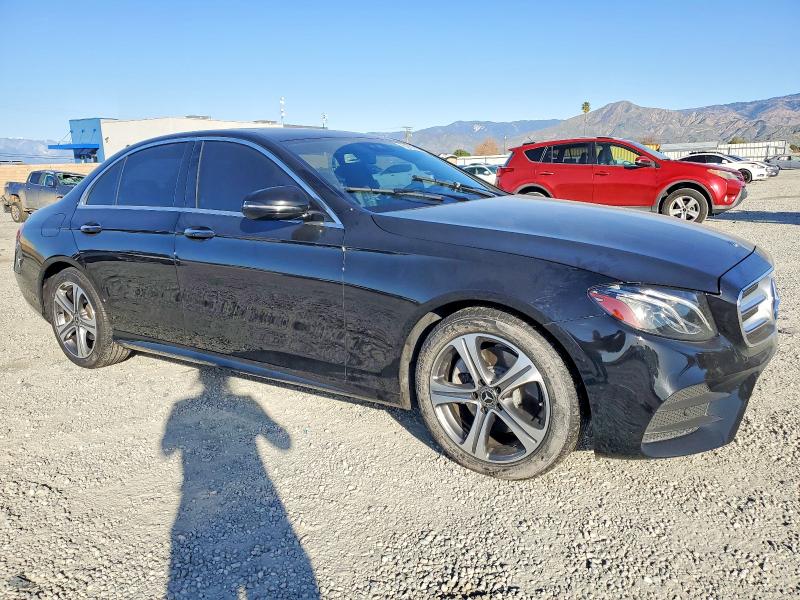 Photo 4 from auction – 2019 MERCEDES-BENZ E 300 with VIN WDDZF4JB0KA595724
