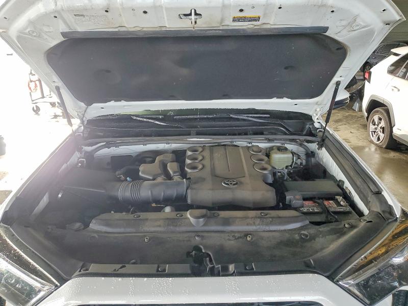 Photo 12 from auction – 2018 TOYOTA 4RUNNER SR with VIN JTEBU5JR9J5547288