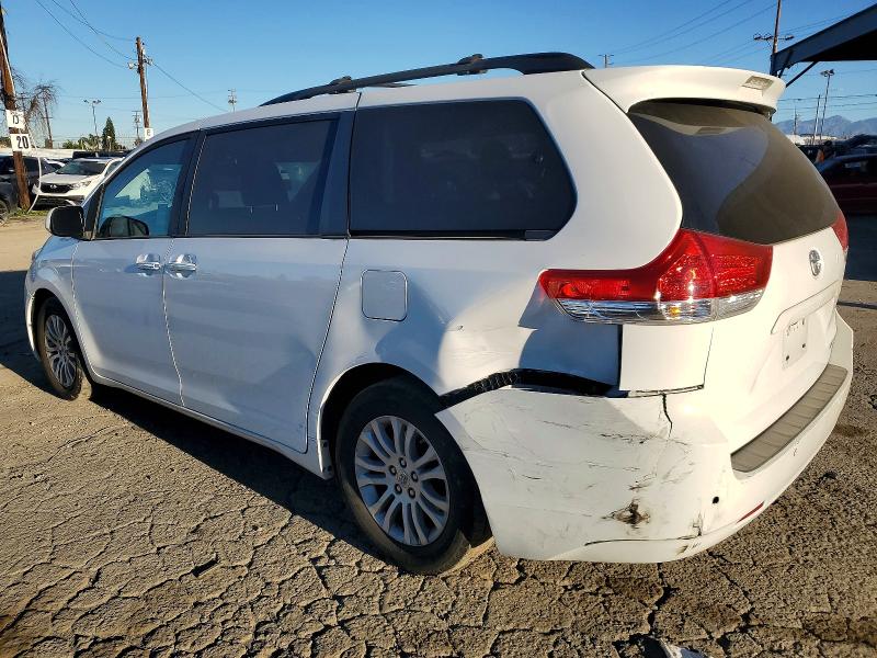 Photo 2 from auction – 2011 TOYOTA SIENNA XLE with VIN 5TDYK3DC4BS119950