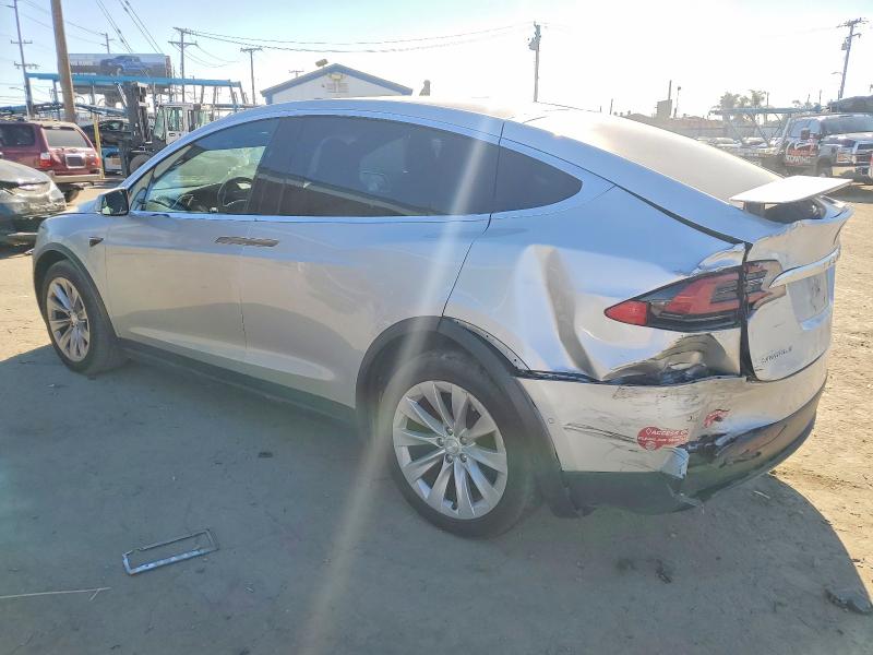 Photo 2 from auction – 2017 TESLA MODEL X with VIN 5YJXCDE20HF054399