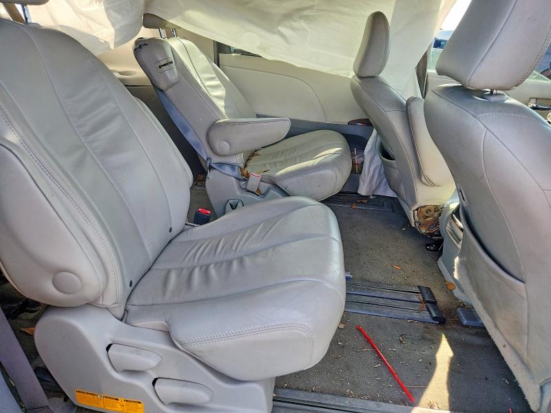 Photo 11 from auction – 2011 TOYOTA SIENNA with VIN 5TDYK3DC4BS169120