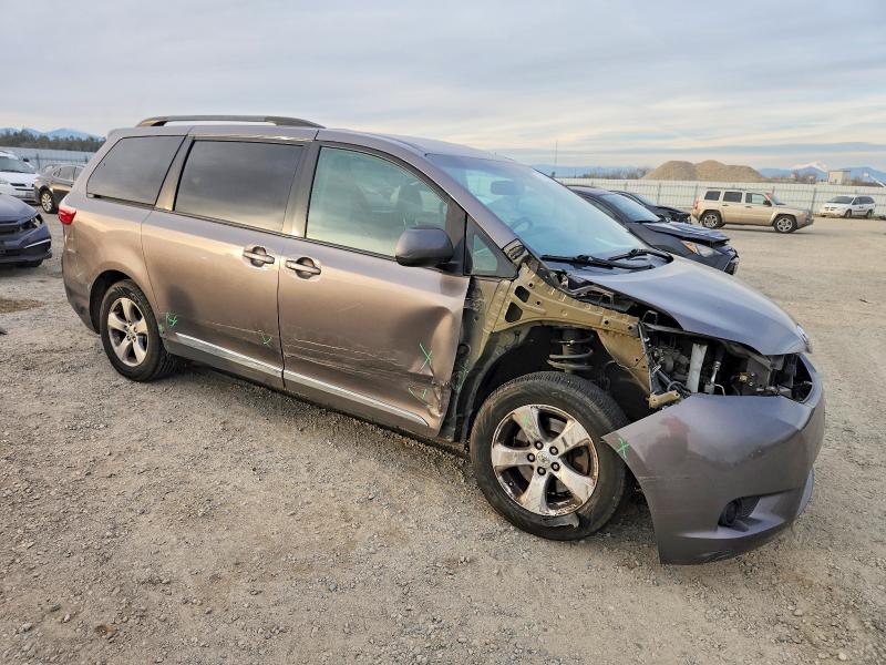 Photo 4 from auction – 2016 TOYOTA SIENNA with VIN 5TDKK3DC8GS732974