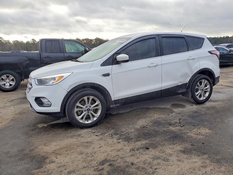 FORD ESCAPE SE 2017 with VIN 1FMCU0G9XHUB95353 - Photo from auction