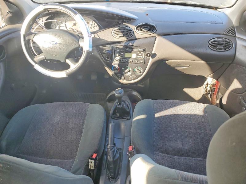 Photo 8 from auction – 2000 FORD FOCUS LX with VIN 1FAFP33P1YW148561