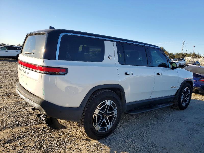 Photo 3 from auction – 2023 RIVIAN R1S LAUNCH with VIN 7PDSGABL4PN009050