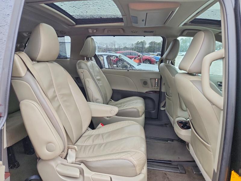 Photo 11 from auction – 2013 TOYOTA SIENNA XLE with VIN 5TDDK3DC7DS062483