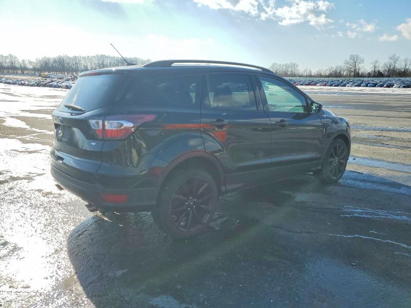Photo 3 from auction – 2017 FORD ESCAPE SE with VIN 1FMCU0GD5HUD74338