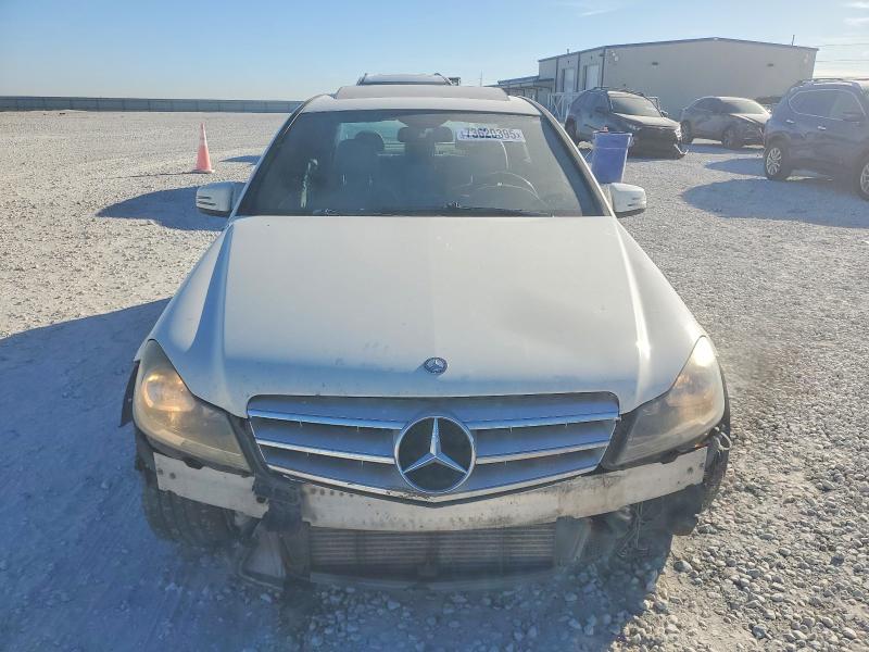 Photo 5 from auction – 2012 MERCEDES-BENZ C with VIN WDDGF4HB9CA606413