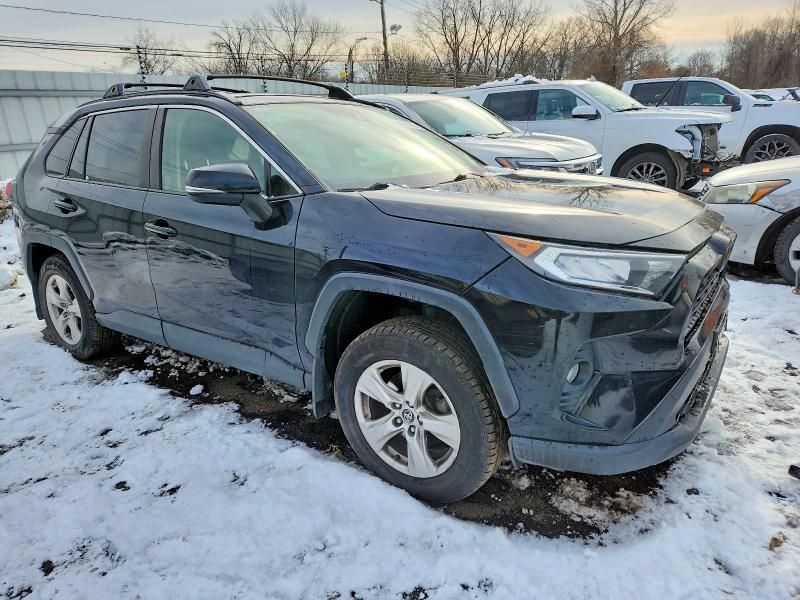 Photo 4 from auction – 2019 TOYOTA RAV4 with VIN JTMP1RFVXKJ009000