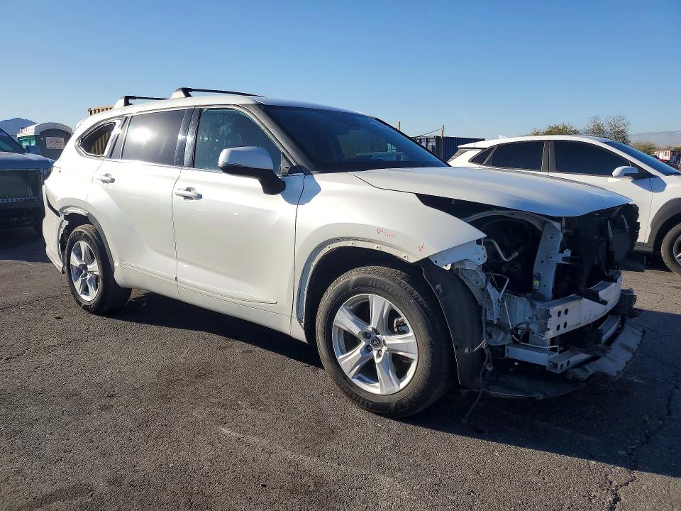 Photo 4 from auction – 2021 TOYOTA HIGHLANDER with VIN 5TDZZRAH2MS519236