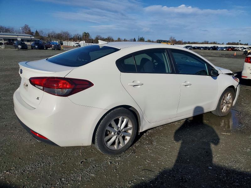 Photo 3 from auction – 2017 KIA FORTE LX with VIN 3KPFL4A75HE011759
