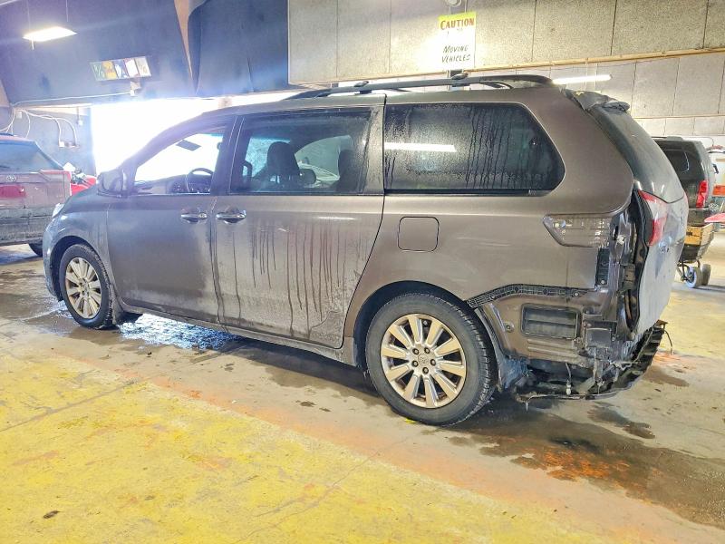 Photo 2 from auction – 2015 TOYOTA SIENNA XLE with VIN 5TDDK3DC1FS119568