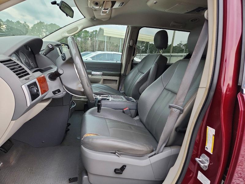Photo 7 from auction – 2008 CHRYSLER TOWN & COU with VIN 2A8HR54P78R818302