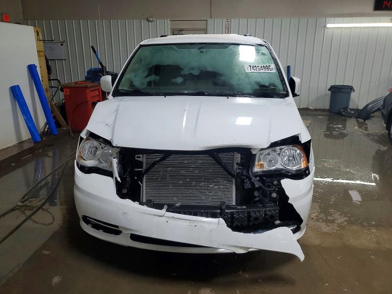 Photo 5 from auction – 2016 CHRYSLER TOWN & COU with VIN 2C4RC1BG1GR213635