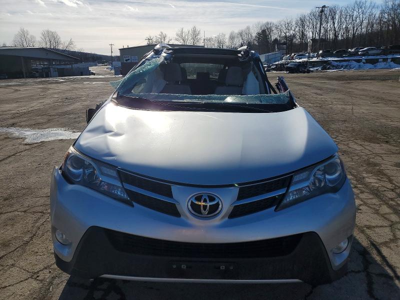 Photo 5 from auction – 2015 TOYOTA RAV4 XLE with VIN JTMRFREV0FD111969