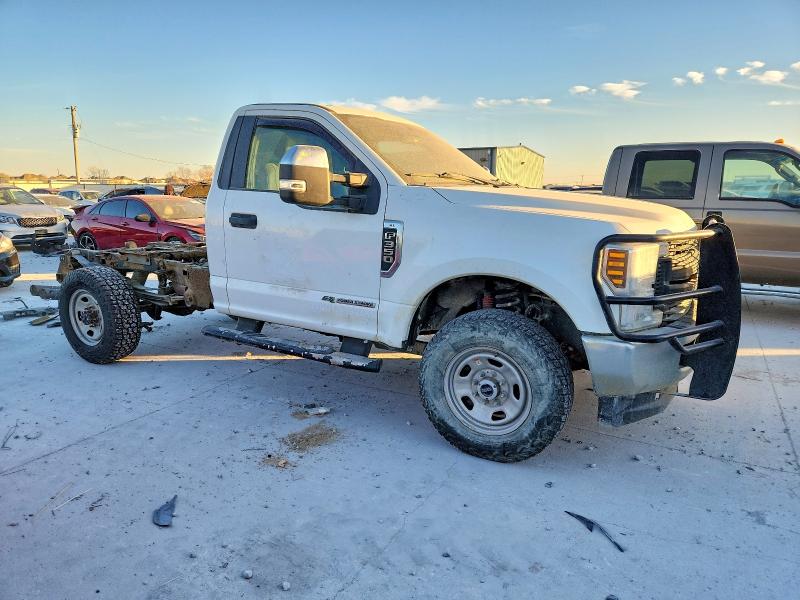 Photo 4 from auction – 2019 FORD F350 SUPER with VIN 1FTRF3BT0KED41449