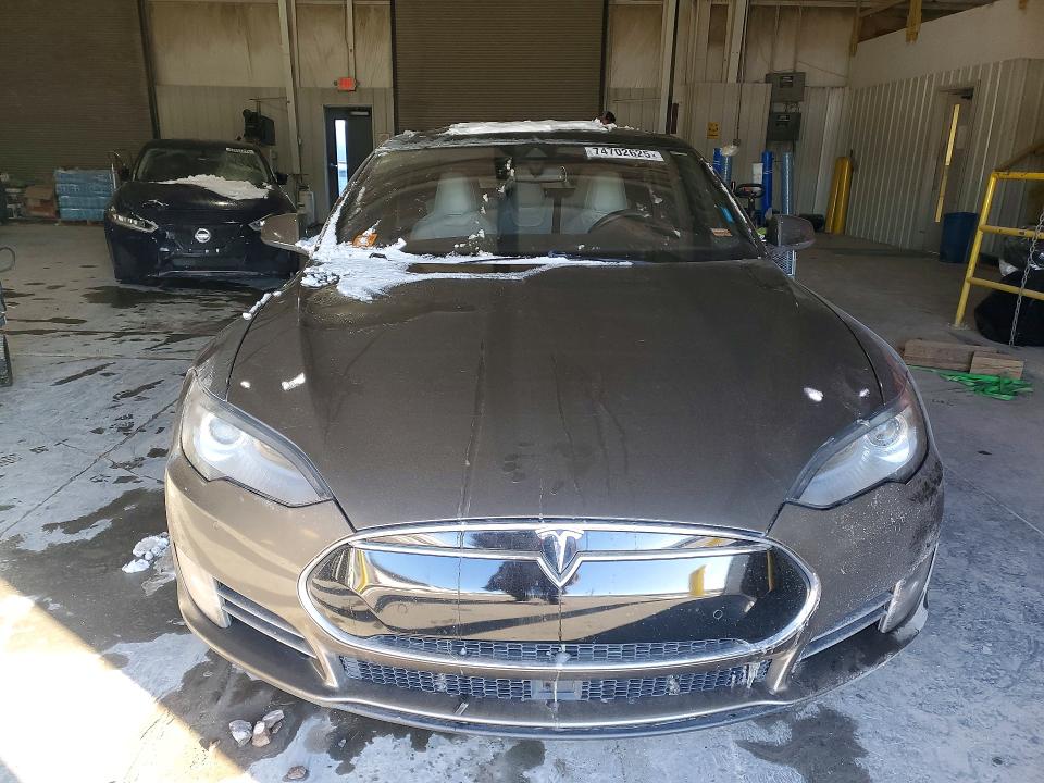 Photo 5 from auction – 2016 TESLA MODEL S with VIN 5YJSA1E15GF132888