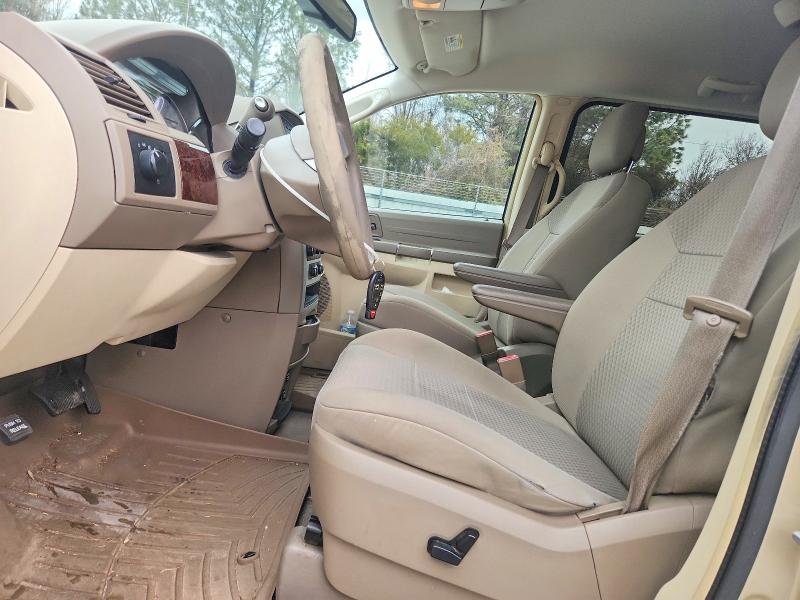 Photo 7 from auction – 2010 CHRYSLER TOWN & COU with VIN 2A4RR2D12AR344796