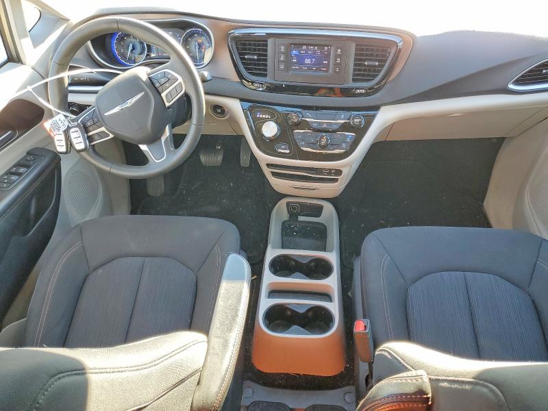 Photo 8 from auction – 2017 CHRYSLER PACIFICA L with VIN 2C4RC1CG1HR578302