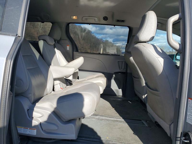 Photo 11 from auction – 2017 TOYOTA SIENNA with VIN 5TDYZ3DC2HS808518