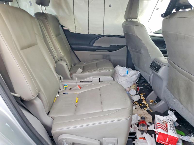 Photo 11 from auction – 2017 TOYOTA HIGHLANDER with VIN 5TDKZRFH3HS230253