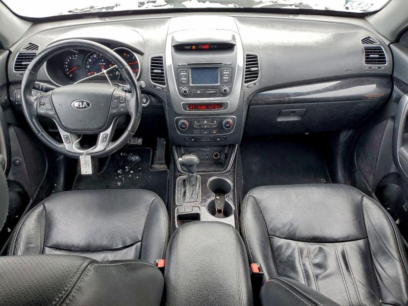 Photo 8 from auction – 2014 KIA SORENTO LX with VIN 5XYKTCA65EG517512