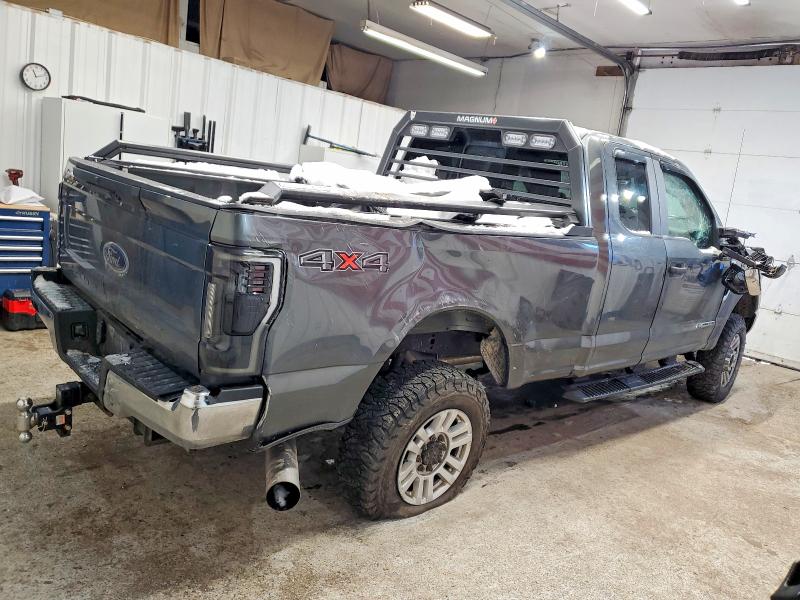 Photo 3 from auction – 2017 FORD F250 SUPER with VIN 1FT7X2BT8HEB66794