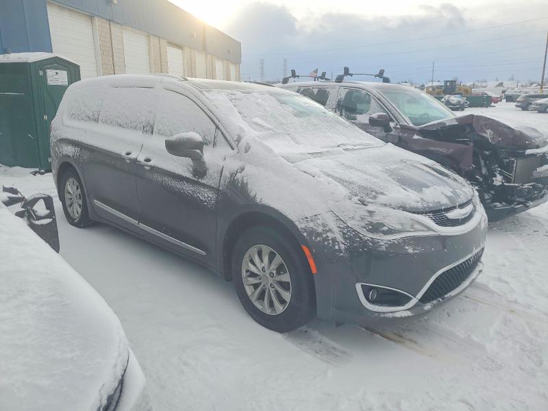 Photo 4 from auction – 2018 CHRYSLER PACIFICA T with VIN 2C4RC1BG6JR114946