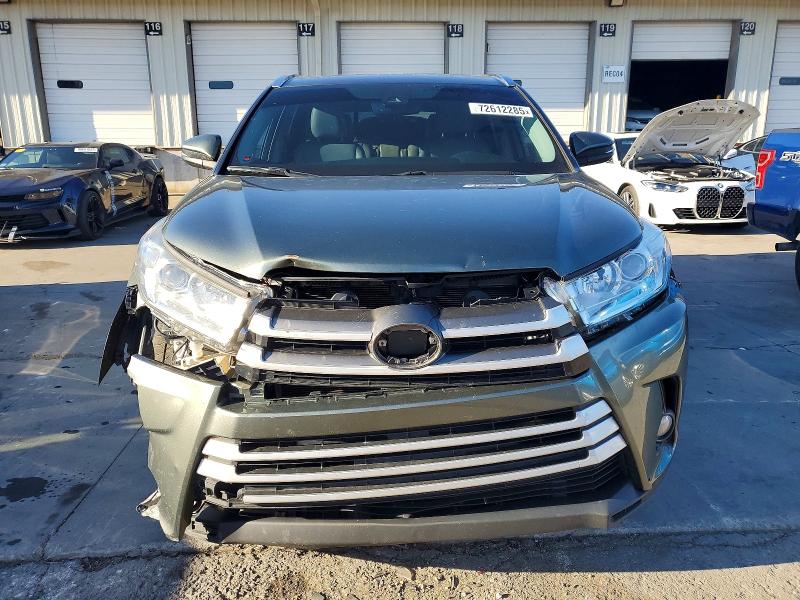 Photo 5 from auction – 2019 TOYOTA HIGHLANDER with VIN 5TDJZRFH4KS996401